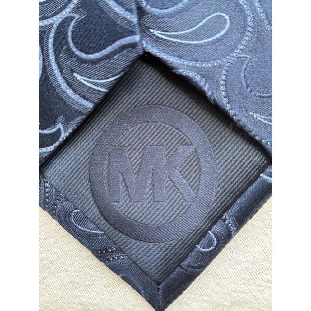 Michael Kors Mens Navy Blue Paisley Silk Necktie Formal Business Tie - Picture 4 of 4